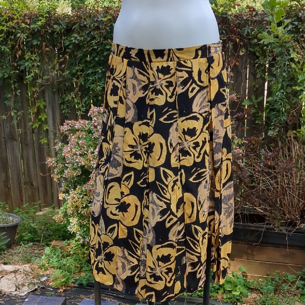 Who What Wear Black and Yellow Floral A-Line Skirt